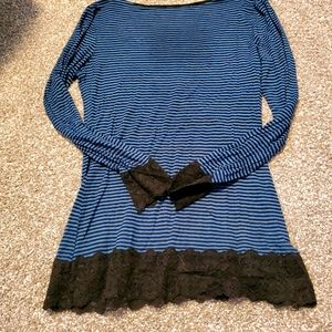 12/$30  🧥 GUC Long sleeve with lace trim